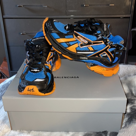 Balenciagia Sneakers - Picture 5 of 5